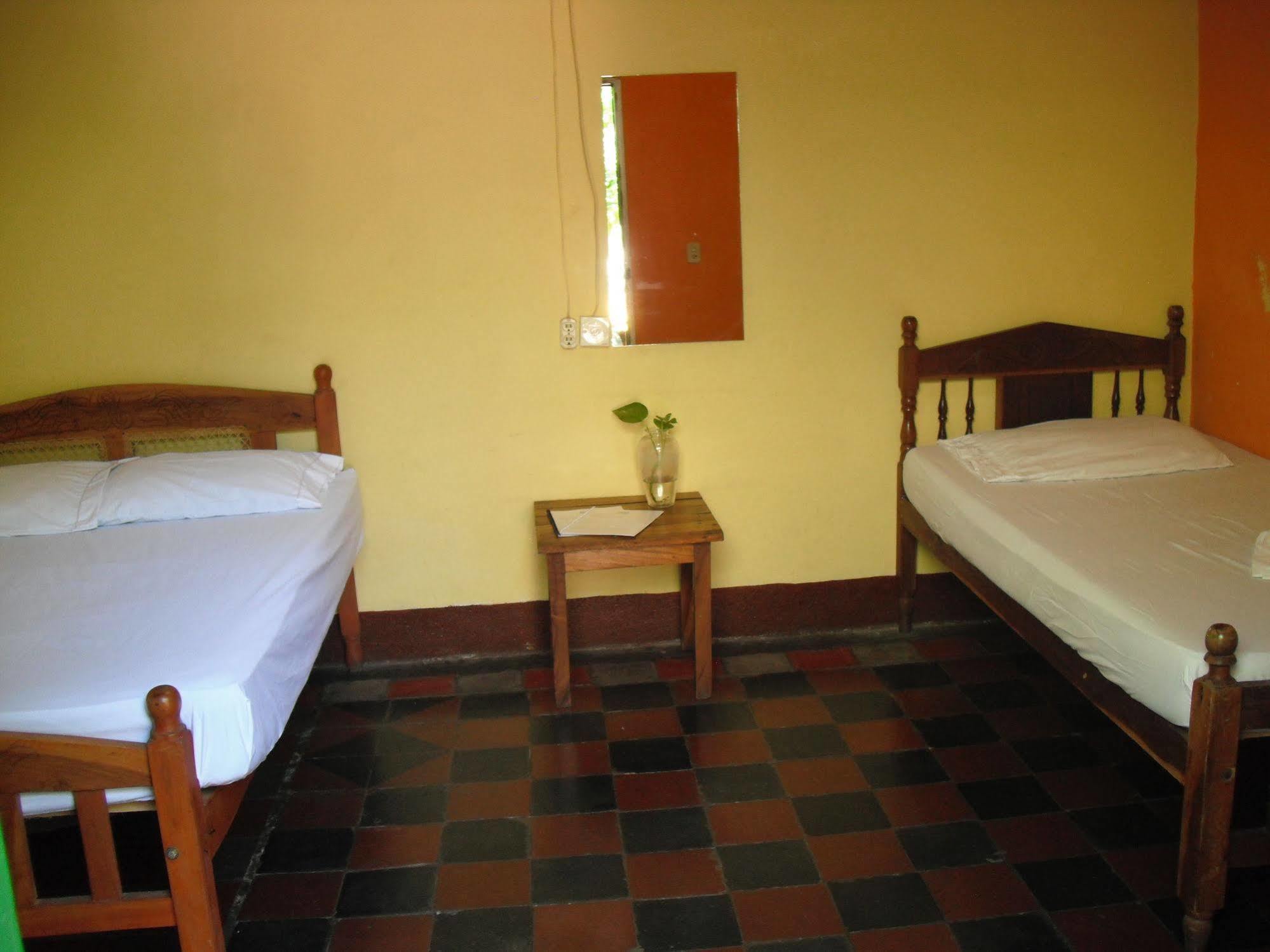 Hostal Casa Ivana Леон Екстер'єр фото